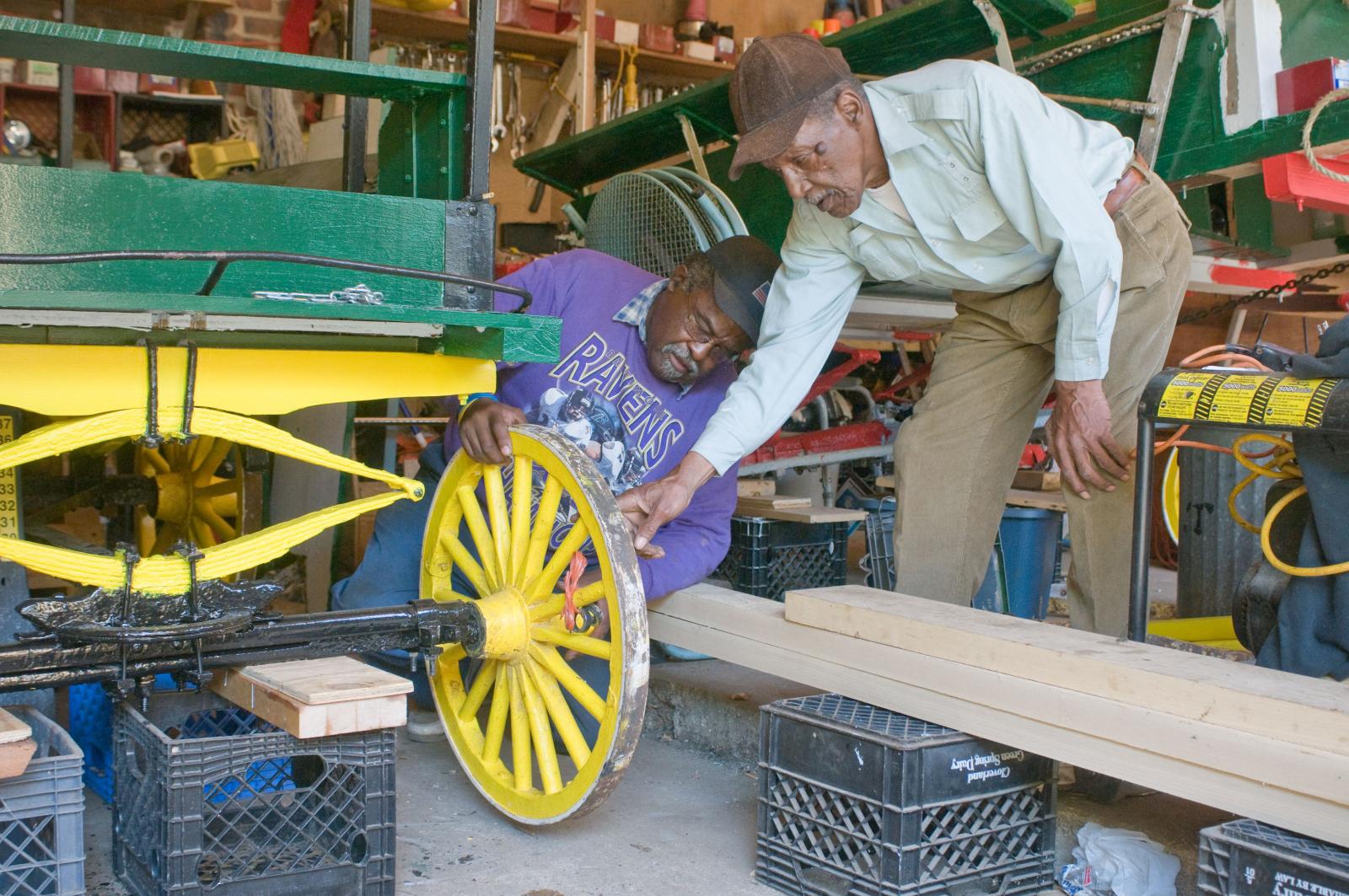 Arabbers Leonard "Felix" Wells and James Cooper repairing a wagon