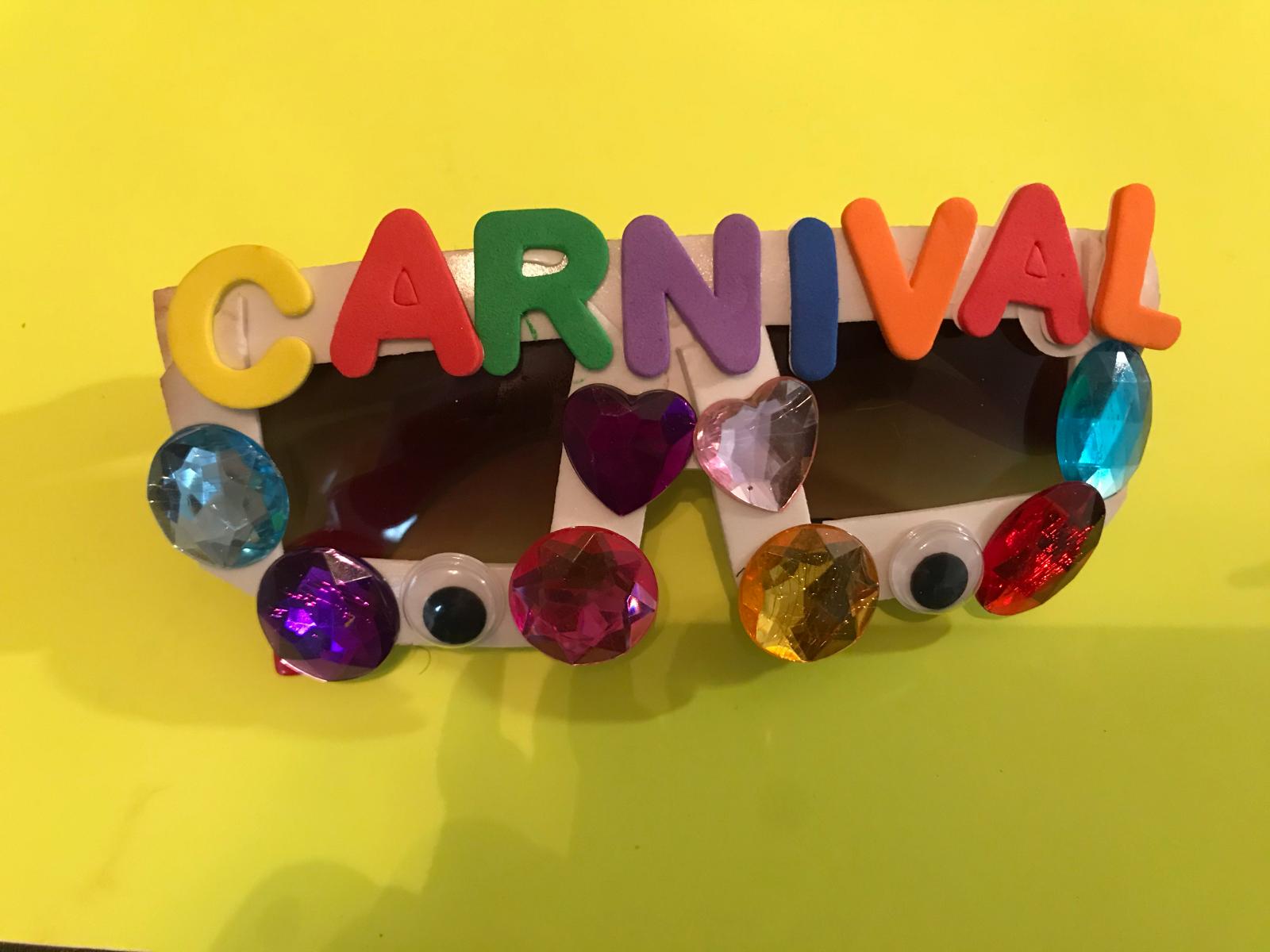 A fun kids costume idea in Universal Carnival Art and Dance we make our own costumes.
Shades, wiggles eyes, colorful adhesive gems, colorful alphabet stikers.